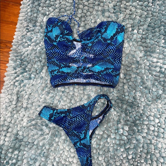 Two piece bikini - Picture 2 of 4